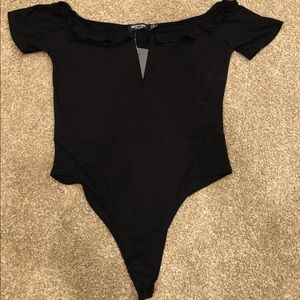 ▪️black off the shoulder body suit▪️